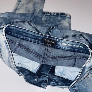 $15 Bebe Heartbreaker Skinny Jeans 
Size: 28
USED // Great condition